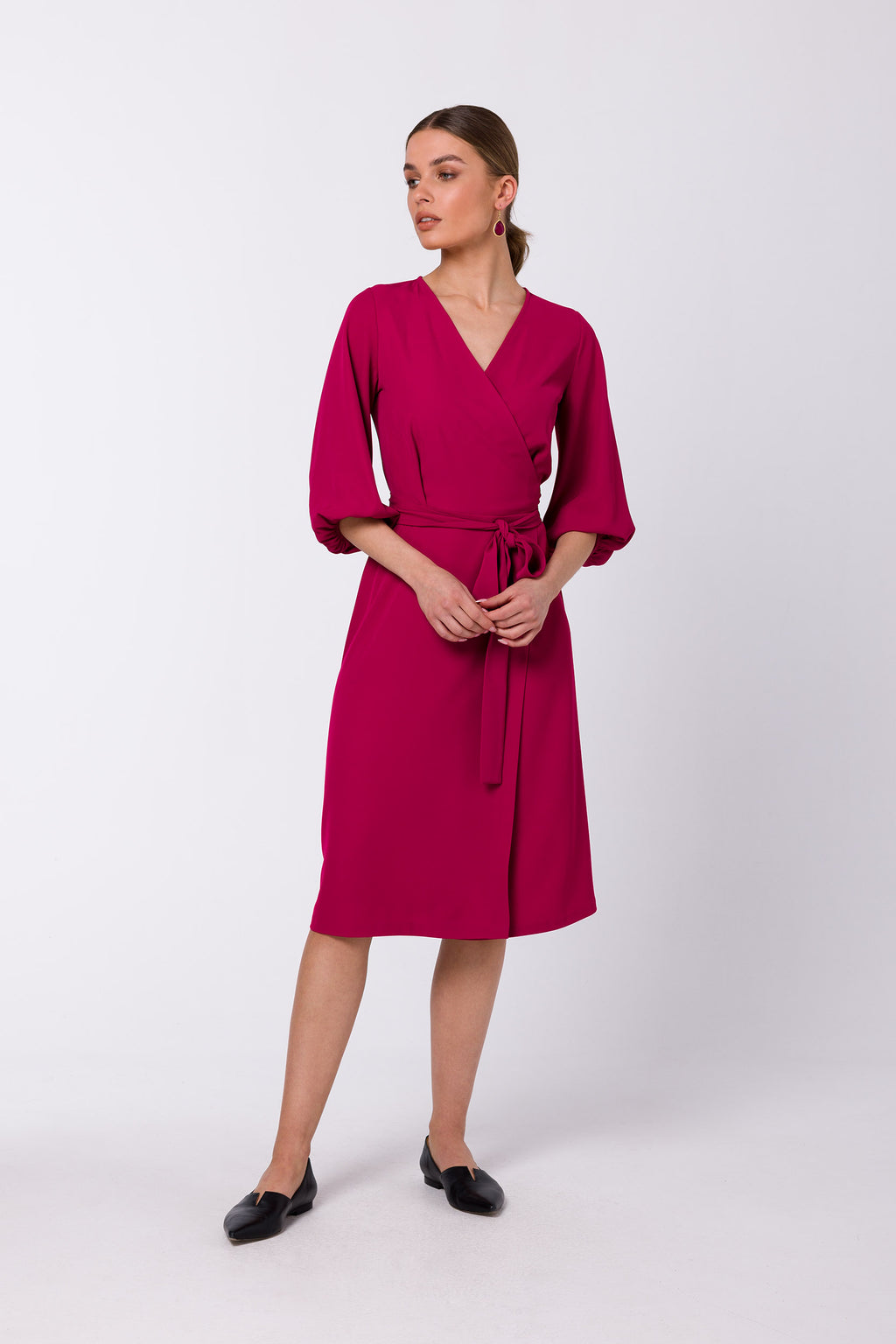 Sukienka elegancka kopertowa z bufiastymi rękawami śliwkowa