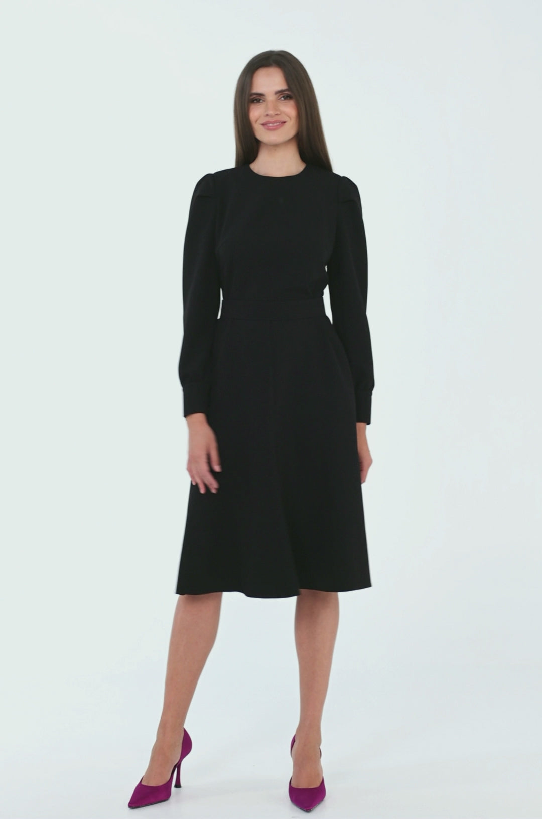 Elegancka sukienka rozkloszowana z paskiem czarna